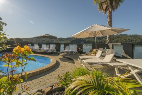 Sun-loungers-and-pool